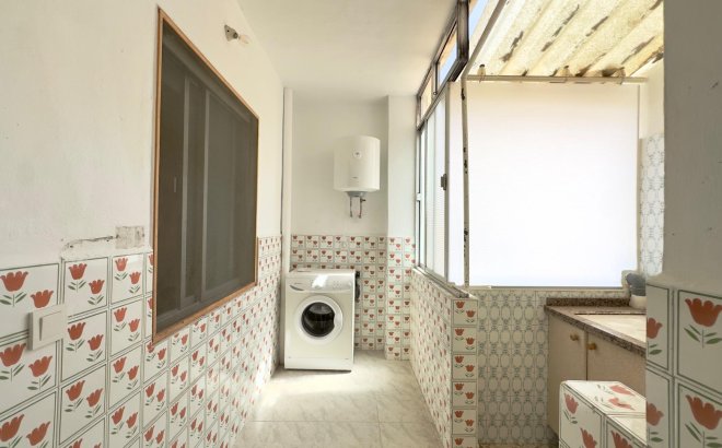 Herverkoop - Appartement -
Torrevieja - Estacion De Autobuses