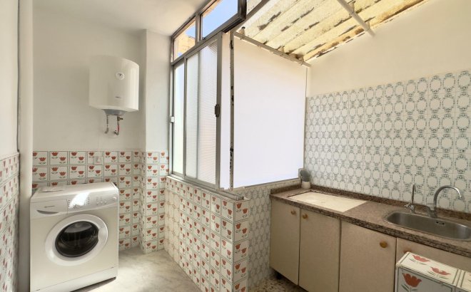 Herverkoop - Appartement -
Torrevieja - Estacion De Autobuses