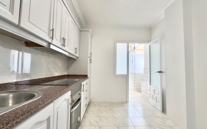 Herverkoop - Appartement -
Torrevieja - Estacion De Autobuses