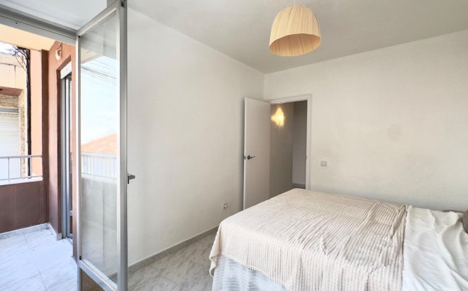 Herverkoop - Appartement -
Torrevieja - Estacion De Autobuses