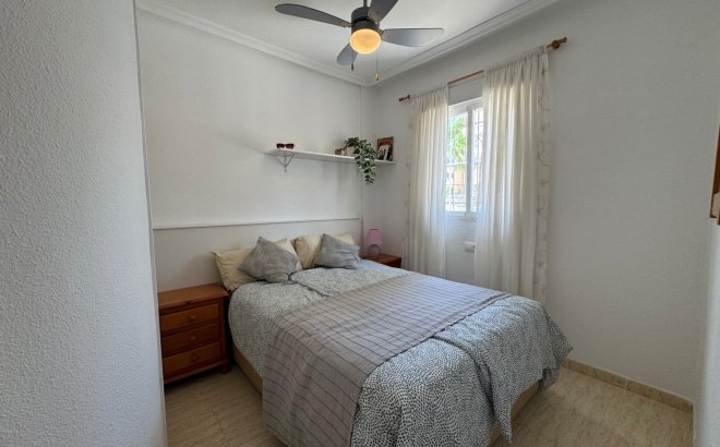 Herverkoop - Bungalow -
Torrevieja - La Siesta - El Salado - Torreta