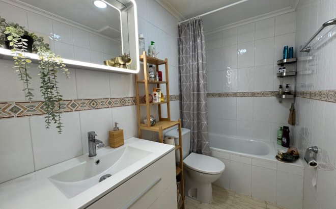 Herverkoop - Bungalow -
Torrevieja - La Siesta - El Salado - Torreta
