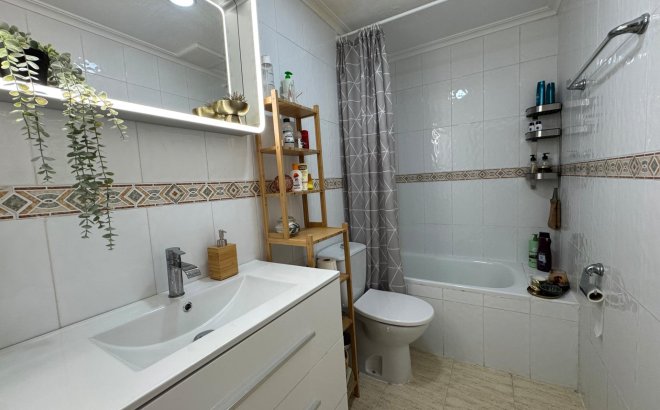 Herverkoop - Bungalow -
Torrevieja - La Siesta - El Salado - Torreta