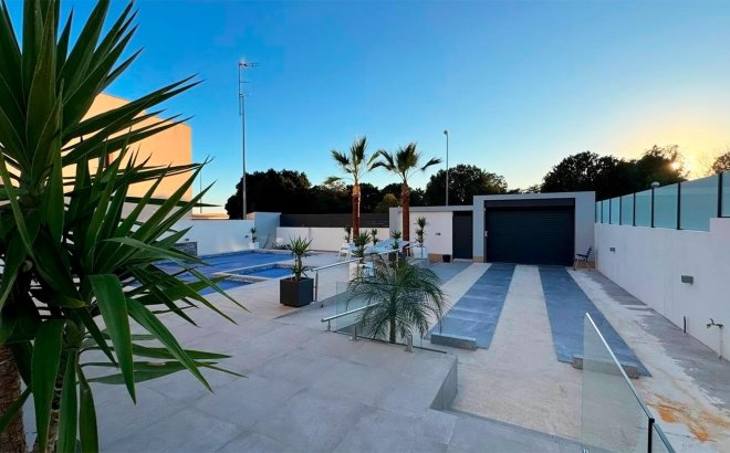 Resale - Villa -
Rojales - Ciudad Quesada