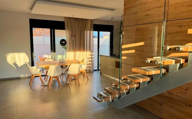 Resale - Villa -
Rojales - Ciudad Quesada