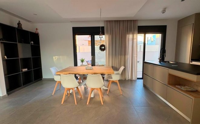 Resale - Villa -
Rojales - Ciudad Quesada
