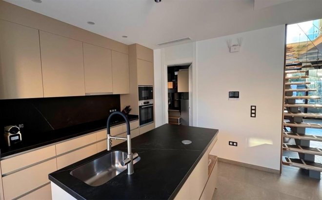 Resale - Villa -
Rojales - Ciudad Quesada