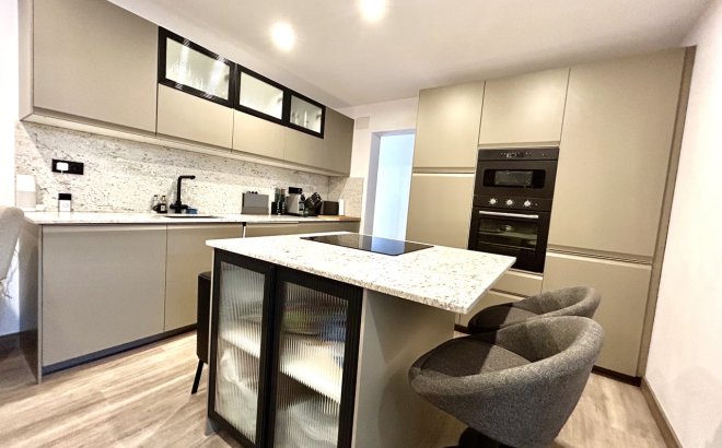 Resale - Town House -
San Miguel de Salinas - Inland