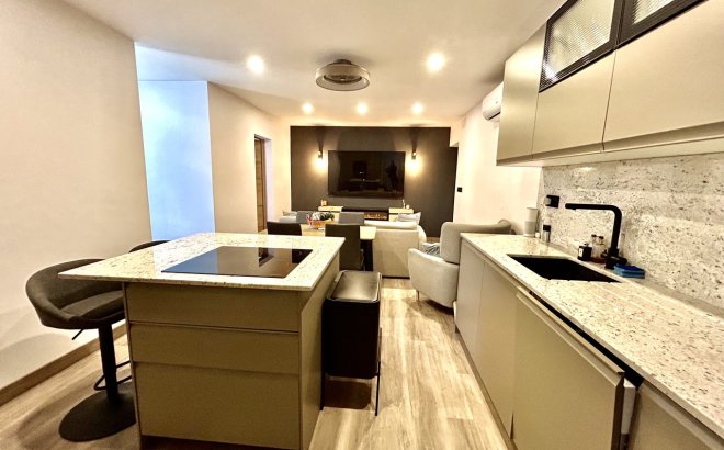 Resale - Town House -
San Miguel de Salinas - Inland