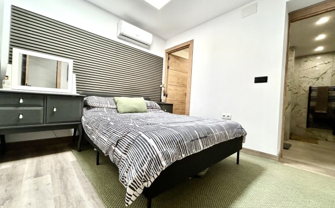 Resale - Town House -
San Miguel de Salinas - Inland