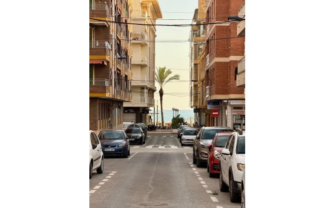 Herverkoop - Appartement -
Torrevieja - Playa del Cura
