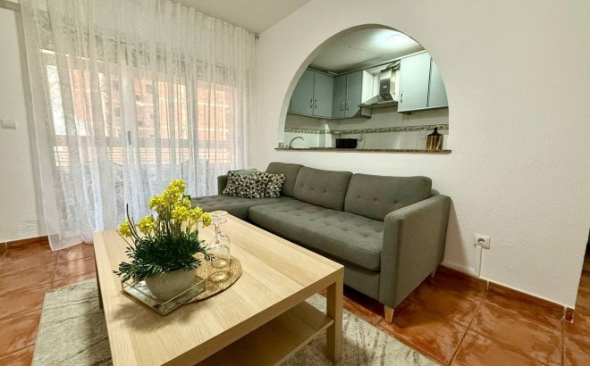 Herverkoop - Appartement -
Torrevieja - Playa del Cura