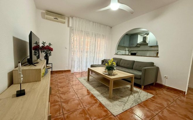 Herverkoop - Appartement -
Torrevieja - Playa del Cura