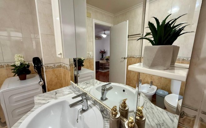 Herverkoop - Appartement -
Torrevieja - Playa del Cura