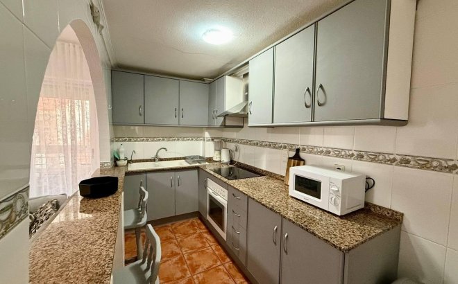 Herverkoop - Appartement -
Torrevieja - Playa del Cura