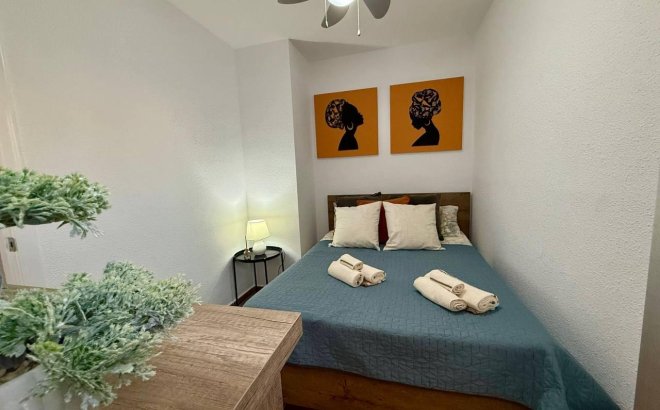 Herverkoop - Appartement -
Torrevieja - Playa del Cura