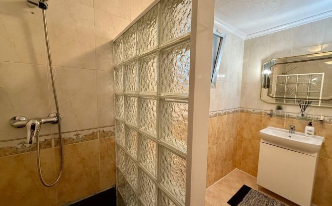 Herverkoop - Appartement -
Torrevieja - Playa del Cura