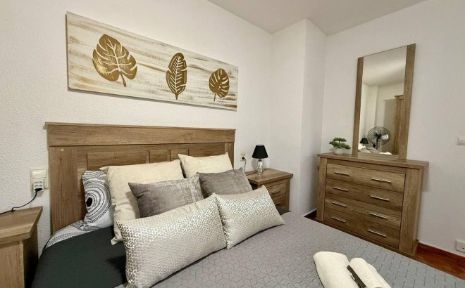 Herverkoop - Appartement -
Torrevieja - Playa del Cura