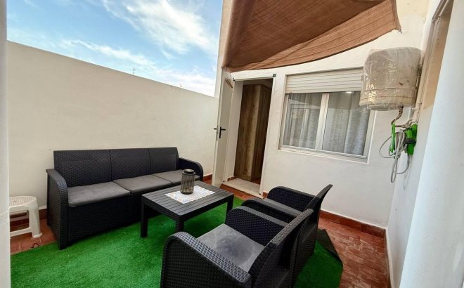 Herverkoop - Appartement -
Torrevieja - Playa del Cura