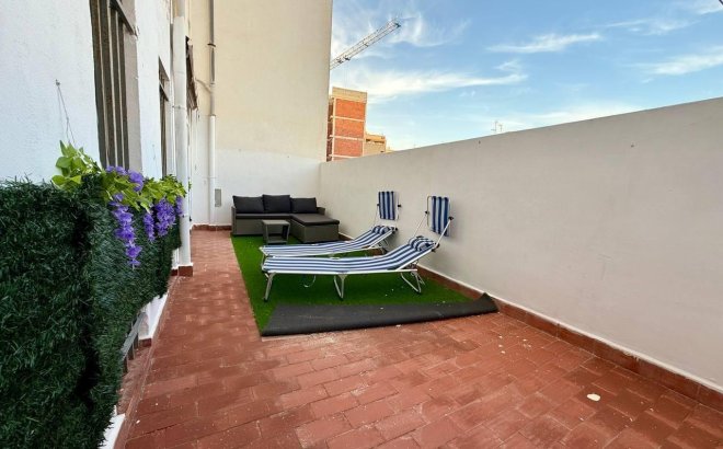 Herverkoop - Appartement -
Torrevieja - Playa del Cura