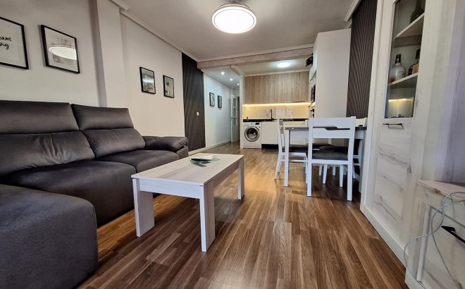 Herverkoop - Appartement -
Torrevieja - Centro