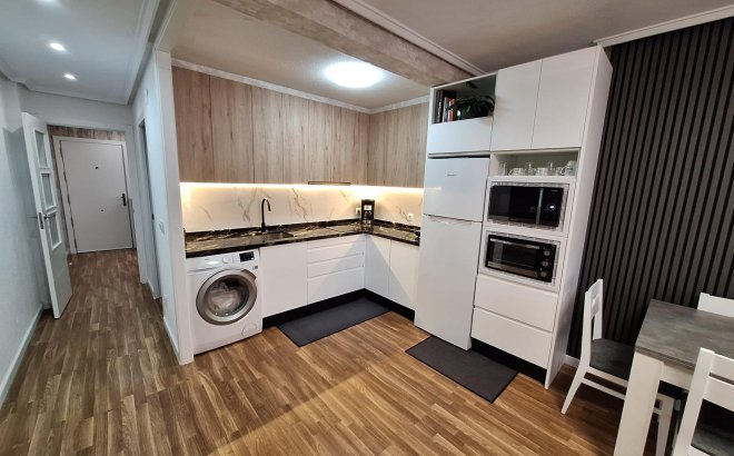 Herverkoop - Appartement -
Torrevieja - Centro