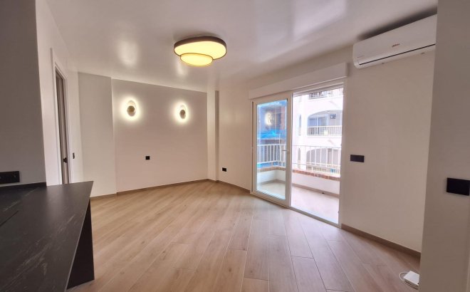 Resale - Apartment -
Torrevieja - Playa de los Locos