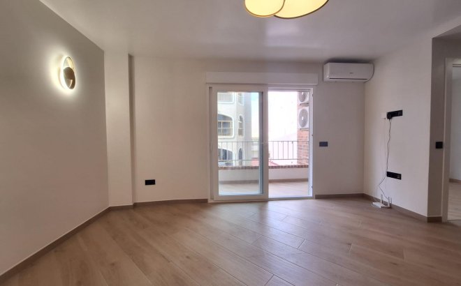 Resale - Apartment -
Torrevieja - Playa de los Locos