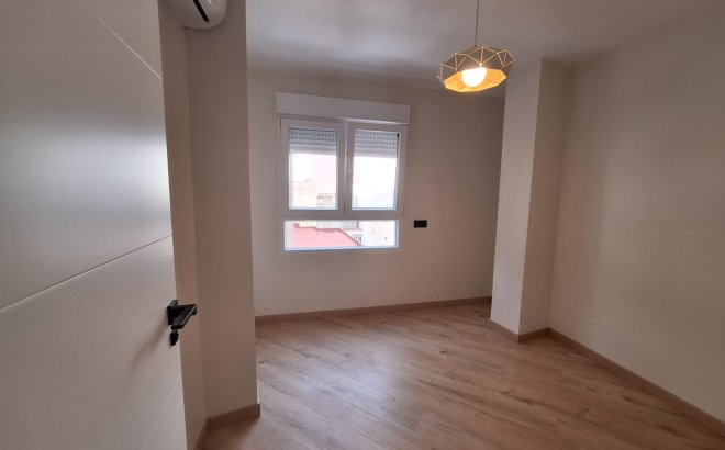 Resale - Apartment -
Torrevieja - Playa de los Locos