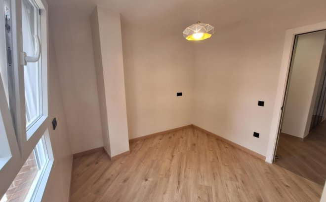 Resale - Apartment -
Torrevieja - Playa de los Locos