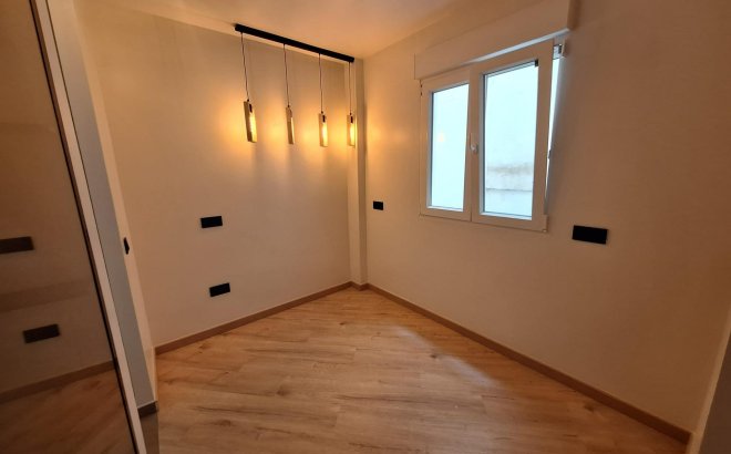 Resale - Apartment -
Torrevieja - Playa de los Locos