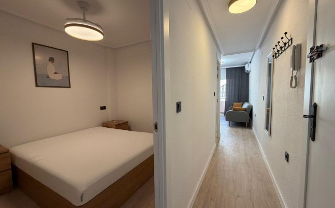 Herverkoop - Appartement -
Torrevieja - Playa del Cura
