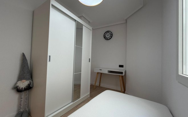 Herverkoop - Appartement -
Torrevieja - Playa del Cura