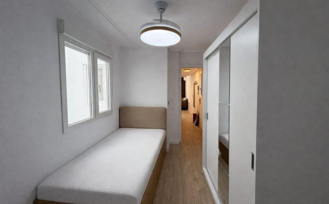 Herverkoop - Appartement -
Torrevieja - Playa del Cura
