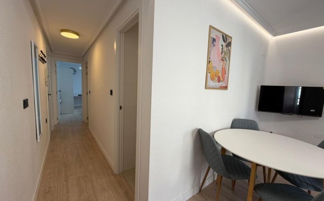 Herverkoop - Appartement -
Torrevieja - Playa del Cura