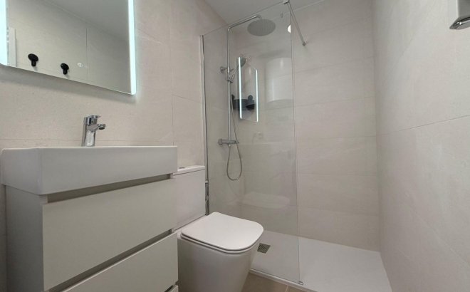 Herverkoop - Appartement -
Torrevieja - Playa del Cura