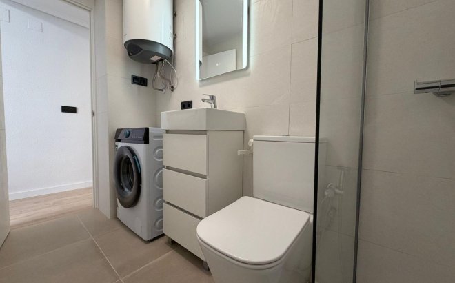 Herverkoop - Appartement -
Torrevieja - Playa del Cura