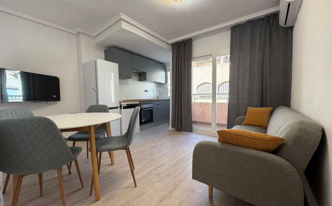 Herverkoop - Appartement -
Torrevieja - Playa del Cura