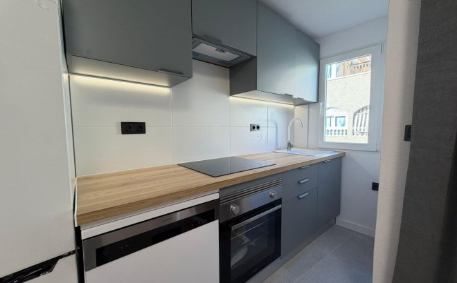 Herverkoop - Appartement -
Torrevieja - Playa del Cura