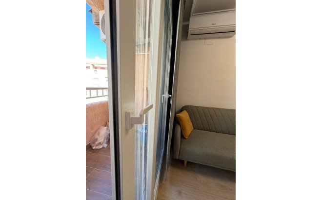 Herverkoop - Appartement -
Torrevieja - Playa del Cura