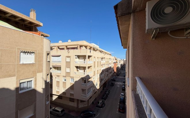 Herverkoop - Appartement -
Torrevieja - Playa del Cura