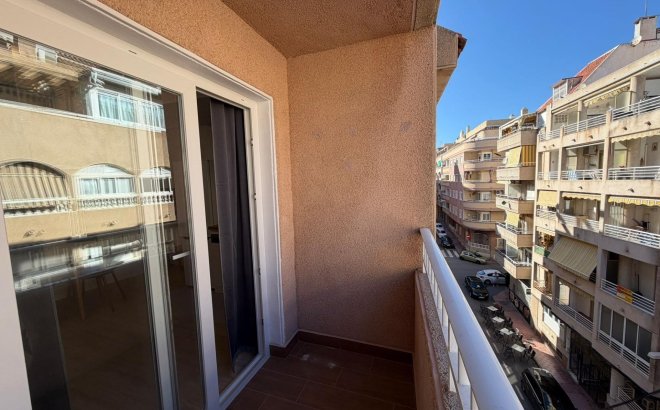 Herverkoop - Appartement -
Torrevieja - Playa del Cura