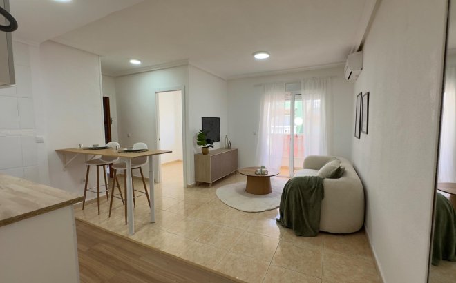 Resale - Apartment -
Torrevieja - Centro
