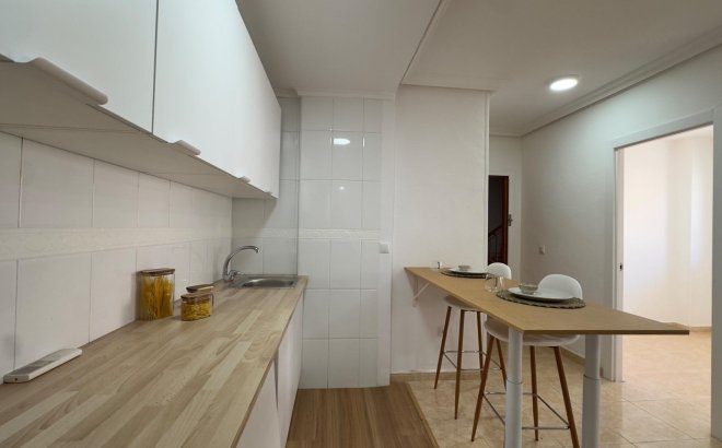 Resale - Apartment -
Torrevieja - Centro