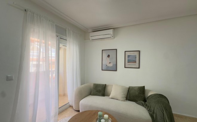 Resale - Apartment -
Torrevieja - Centro