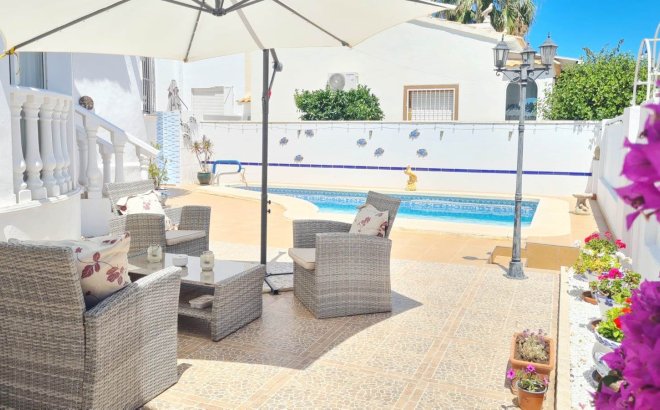 Resale - Villa -
Orihuela Costa - Costa Blanca