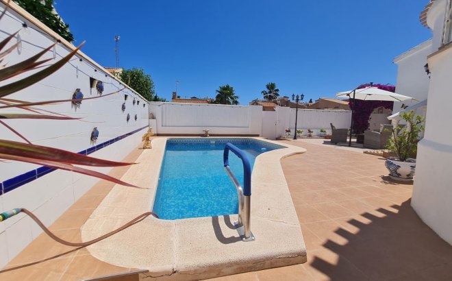 Resale - Villa -
Orihuela Costa - Costa Blanca