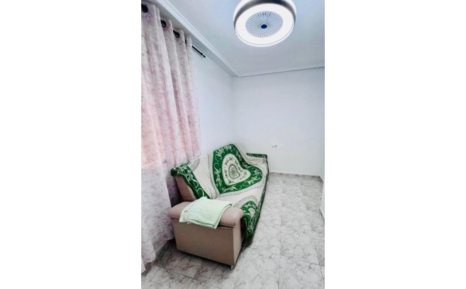 Revente - Appartement -
Torrevieja - Estacion De Autobuses