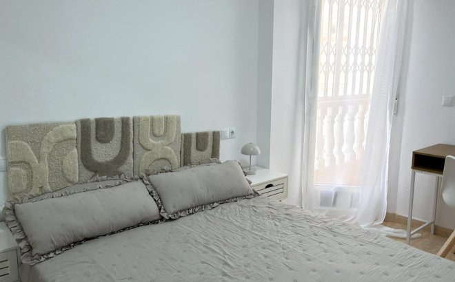 Resale - Apartment -
Torrevieja - Centro