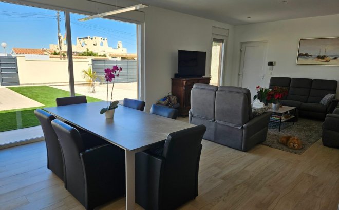 Revente - Villa -
Torrevieja - La Siesta - El Salado - Torreta